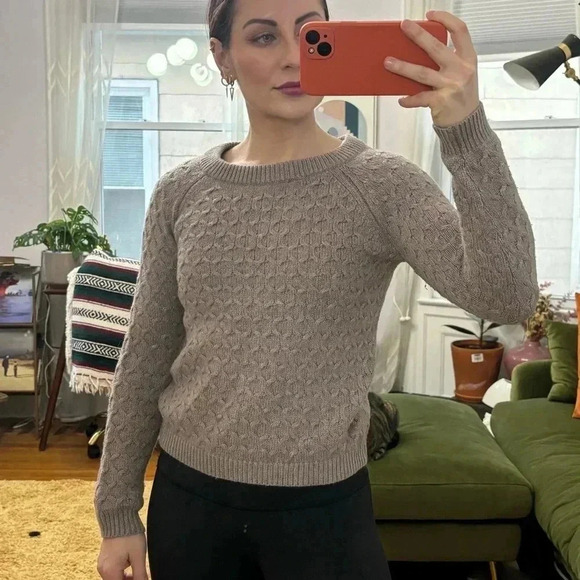 Old Navy Crew Neck Cable Knit Long Sleeve Pullover Sweater Sz XS - Picture 3 of 11